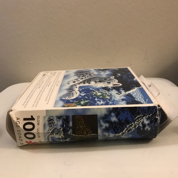 Kids Glow in the Dark Snow Leopard Puzzle - 100 Pieces - Picture 3 of 6